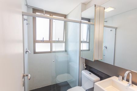 Apartamento à venda com 392m², 4 quartos e 5 vagasBanheiro da Suíte 2