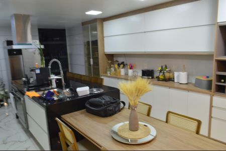 Apartamento à venda com 150m², 3 quartos e 2 vagasCozinha