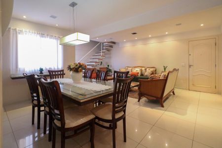 Apartamento à venda com 140m², 3 quartos e 1 vaga Apartamento à venda com 140m², 3 quartos e 1 vagaSala de Estar e Jantar