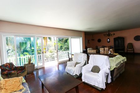 Casa à venda com 400m², 3 quartos e 4 vagasSala