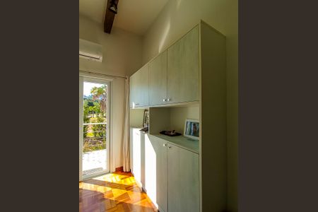 Casa de condomínio para alugar com 490m², 5 quartos e 4 vagasQuarto 3