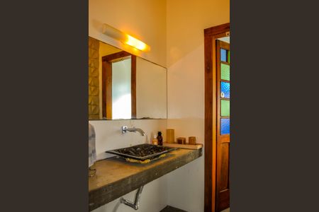 Casa de condomínio para alugar com 490m², 5 quartos e 4 vagasLavabo