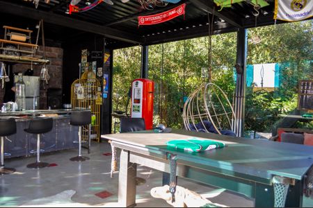 Casa de condomínio para alugar com 490m², 5 quartos e 4 vagasÁrea Externa