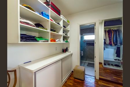 Casa de condomínio para alugar com 490m², 5 quartos e 4 vagasCloset da suíte 1