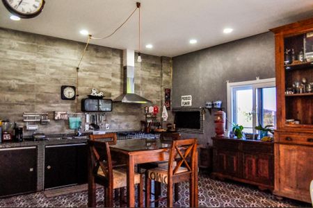 Casa de condomínio para alugar com 490m², 5 quartos e 4 vagasCopa