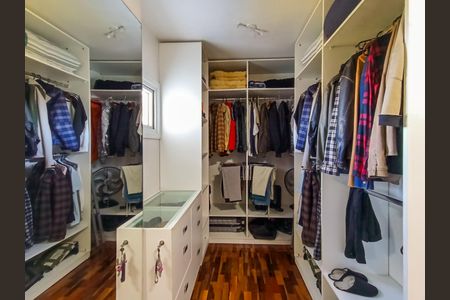 Casa de condomínio para alugar com 490m², 5 quartos e 4 vagasCloset da suíte 1