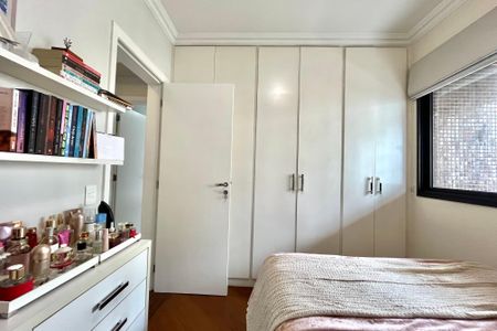 Apartamento à venda com 80m², 3 quartos e 2 vagasQuarto 2