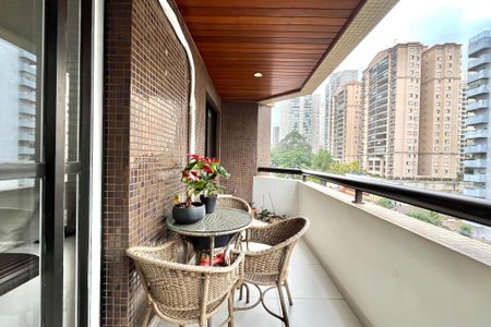 Apartamento à venda com 80m², 3 quartos e 2 vagasVaranda