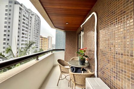 Apartamento à venda com 80m², 3 quartos e 2 vagasVaranda