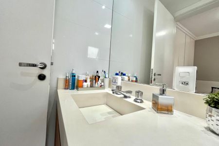 Apartamento à venda com 80m², 3 quartos e 2 vagasBanheiro da Suíte