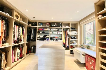 Apartamento à venda com 180m², 3 quartos e sem vagaCloset da suíte