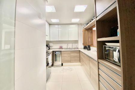 Apartamento à venda com 180m², 3 quartos e sem vagaCozinha