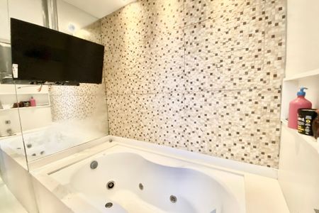 Apartamento à venda com 180m², 3 quartos e sem vagaBanheiro da Suíte