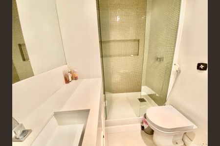 Apartamento à venda com 180m², 3 quartos e sem vagaBanheiro 2