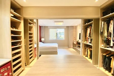 Apartamento à venda com 180m², 3 quartos e sem vagaCloset da suíte