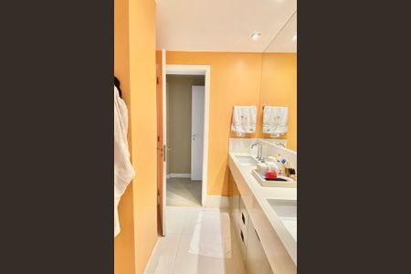 Apartamento à venda com 180m², 3 quartos e sem vagaBanheiro da Suíte