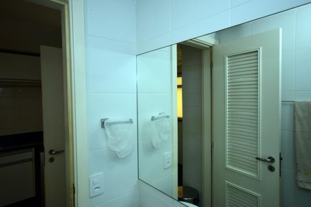 Apartamento à venda com 389m², 5 quartos e 4 vagasBanheiro de Serviço