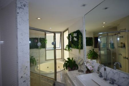 Apartamento à venda com 389m², 5 quartos e 4 vagasBanheiro Suíte Principal