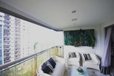 Apartamento à venda com 389m², 5 quartos e 4 vagasVaranda