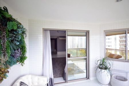 Apartamento à venda com 389m², 5 quartos e 4 vagasVaranda