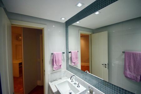 Apartamento à venda com 389m², 5 quartos e 4 vagasBanheiro Suíte 1