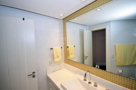 Apartamento à venda com 389m², 5 quartos e 4 vagasBanheiro Suíte 2