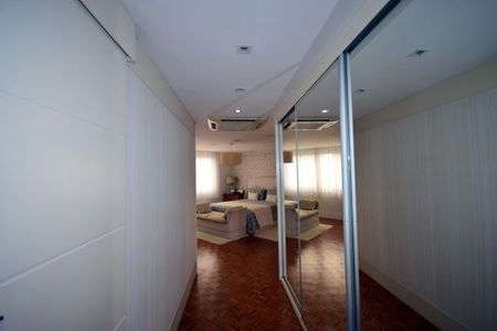 Apartamento à venda com 389m², 5 quartos e 4 vagasCorredor