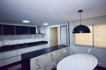 Apartamento à venda com 389m², 5 quartos e 4 vagasCozinha