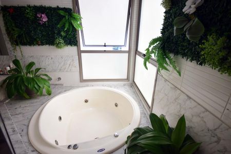 Apartamento à venda com 389m², 5 quartos e 4 vagasBanheiro Suíte Principal