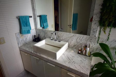 Apartamento à venda com 389m², 5 quartos e 4 vagasBanheiro Suíte Principal