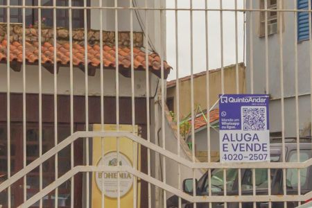 Casa à venda com 380m², 4 quartos e 3 vagasPlaca instalada