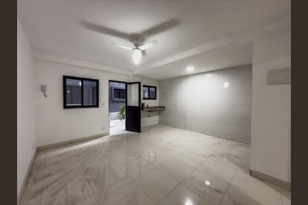 Sala de apartamento para alugar com 1 quarto, 39m² em Olaria, Rio de Janeiro