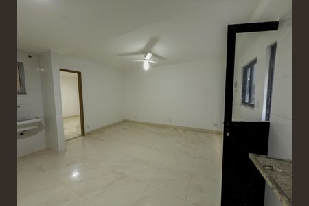 Sala de apartamento para alugar com 1 quarto, 39m² em Olaria, Rio de Janeiro