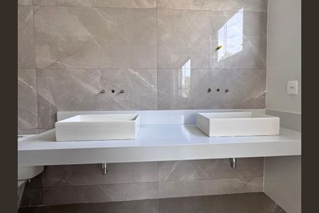 Apartamento à venda com 475m², 5 quartos e 2 vagasBanheiro da Suíte 5