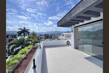 Casa de condomínio à venda com 420m², 4 quartos e 4 vagasTerraço