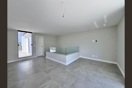 Casa de condomínio à venda com 420m², 4 quartos e 4 vagasSala Terraço