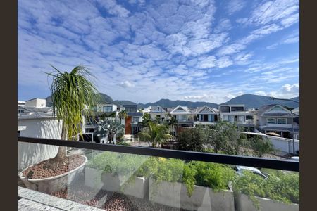 Casa de condomínio à venda com 420m², 4 quartos e 4 vagasTerraço