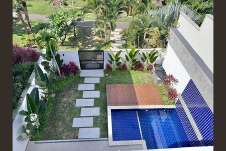 Casa de condomínio à venda com 420m², 4 quartos e 4 vagasTerraço - Vista da Piscina e Jardim