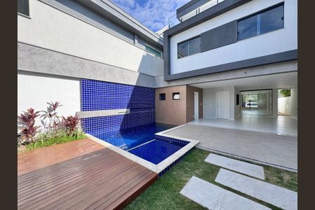 Casa de condomínio à venda com 420m², 4 quartos e 4 vagasÁrea externa