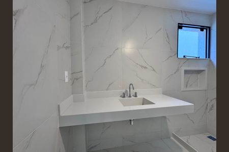 Casa de condomínio à venda com 420m², 4 quartos e 4 vagasSuíte 1 - Banheiro