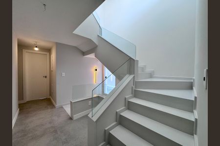 Casa de condomínio à venda com 420m², 4 quartos e 4 vagasCorredor