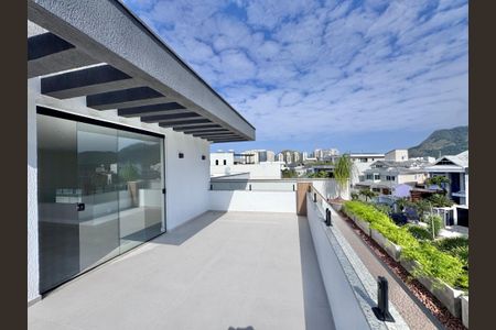 Casa de condomínio à venda com 420m², 4 quartos e 4 vagasTerraço