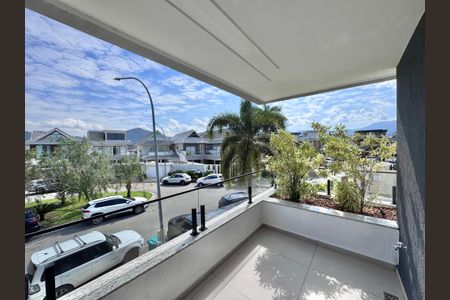 Casa de condomínio à venda com 420m², 4 quartos e 4 vagasSuíte 3 - Varanda