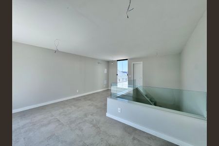 Casa de condomínio à venda com 420m², 4 quartos e 4 vagasSala Terraço