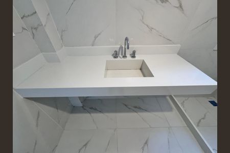 Casa de condomínio à venda com 420m², 4 quartos e 4 vagasSuíte 1 - Banheiro