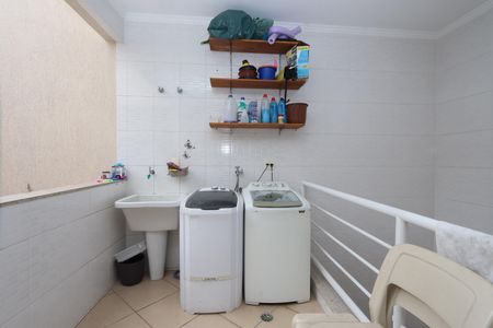 Casa à venda com 140m², 2 quartos e 8 vagasÁrea de Serviço