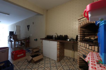 Casa à venda com 140m², 2 quartos e 8 vagasChurrasqueira