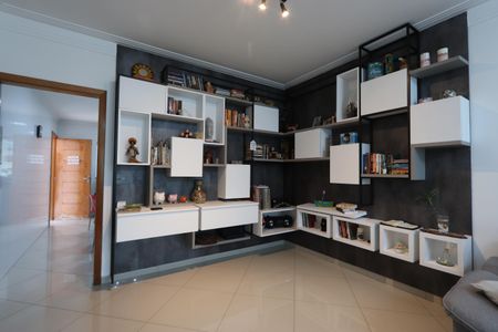 Casa à venda com 140m², 2 quartos e 8 vagasSala