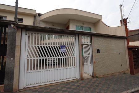 Casa à venda com 140m², 2 quartos e 8 vagasFachada