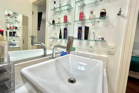 Apartamento à venda com 217m², 4 quartos e 2 vagasBanheiro da Suíte 2